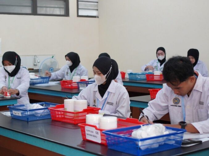 Komitmen Cetak Lulusan Siap Industri, Farmasi UNIMMA Fasilitasi Sertifikasi BNSP