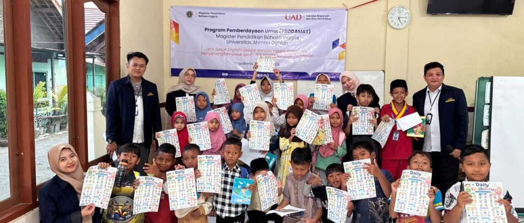 Mahasiswa MPBI UAD Hadirkan Pembelajaran Bahasa Inggris Menyenangkan bagi Santri TPA Sidikan