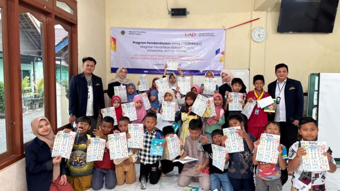 Mahasiswa MPBI UAD Hadirkan Pembelajaran Bahasa Inggris Menyenangkan bagi Santri TPA Sidikan