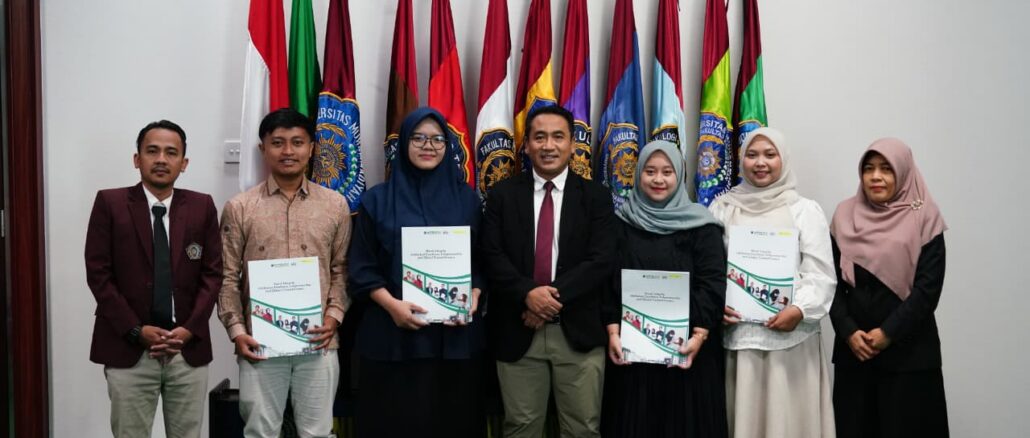 Rektor Umsura Lepas Tendik Penerima Beasiswa Luar Negeri