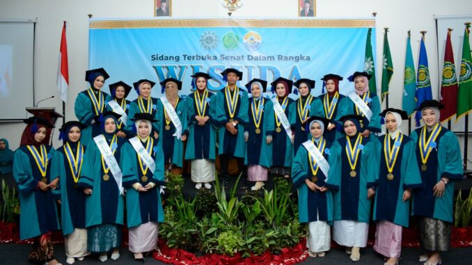 Wisuda Perdana ISTEK ‘Aisyiyah Kendari, Tonggak Sejarah Kampus Berkemajuan