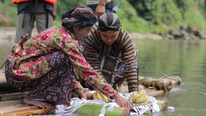 IMM Rosyad Sholeh UNISA Kolaborasi dengan Warga Cawan Lestarikan Tradisi Baritan