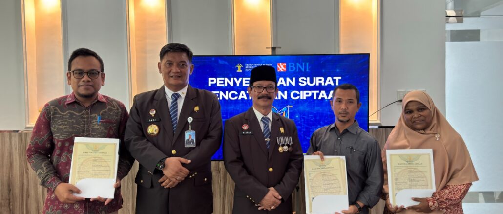 Dorong Ekosistem Riset, Tiga Dosen Unmuha Terima Sertifikat Hak Cipta