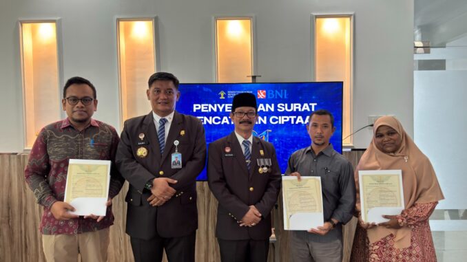 Dorong Ekosistem Riset, Tiga Dosen Unmuha Terima Sertifikat Hak Cipta