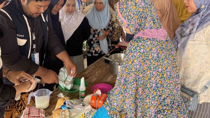 KKN-P UMSIDA Ajak Warga Gondang Diversifikasi Susu Jadi Nugget, Yogurt, dan Keju