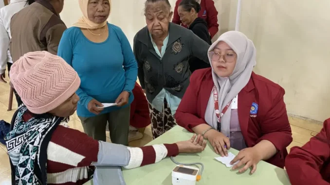KKN-P UMSIDA Edukasi Warga Ngadiwono Cegah ISPA dan Kendalikan Hipertensi