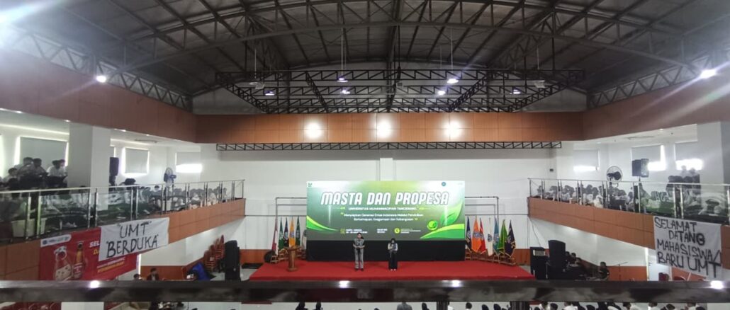 Kukuhkan 1.500 Mahasiswa Baru, UMT Tekankan Amanah Akreditasi Unggul