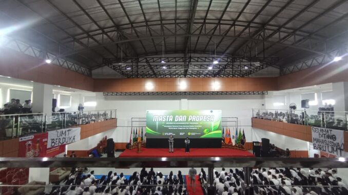 Kukuhkan 1.500 Mahasiswa Baru, UMT Tekankan Amanah Akreditasi Unggul
