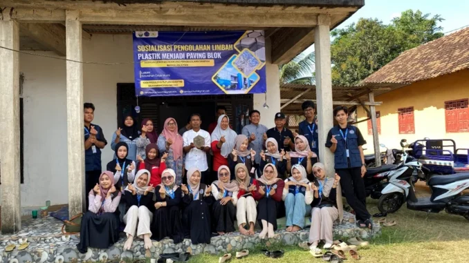 Mahasiswa KKN UM Metro Olah Limbah Plastik Menjadi Paving Block, Edukasi Warga Daya Murni