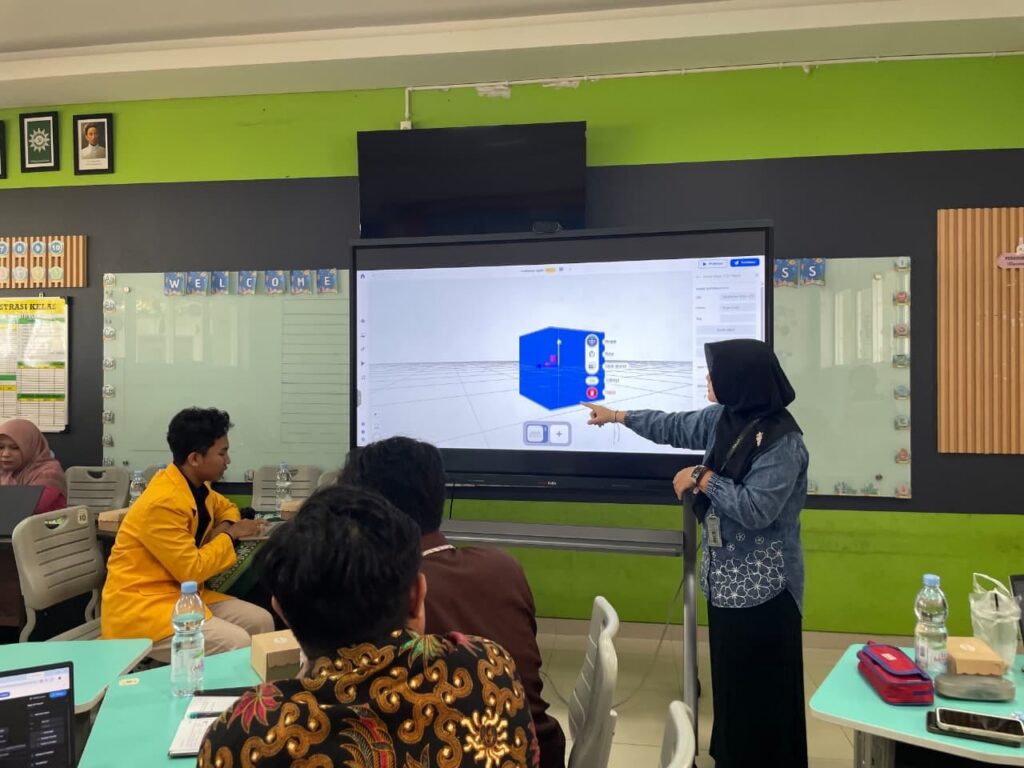 PKM UMKU Dorong Inovasi Pembelajaran, Guru Aisyiyah Kudus Kembangkan Media Matematika Berbasis AR