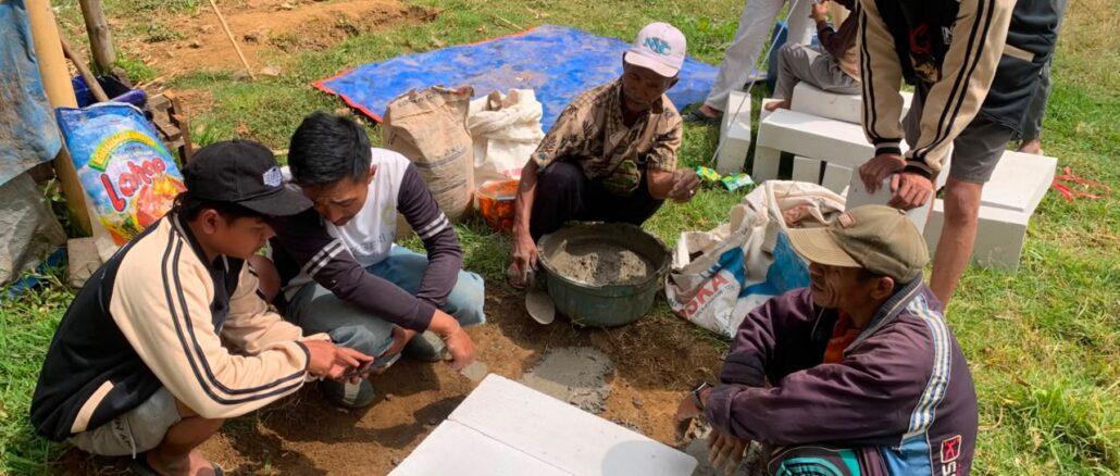 KKN Umsida Hadirkan Incinerator sebagai Alternatif Pengelolaan Sampah Warga di Dataran Tinggi