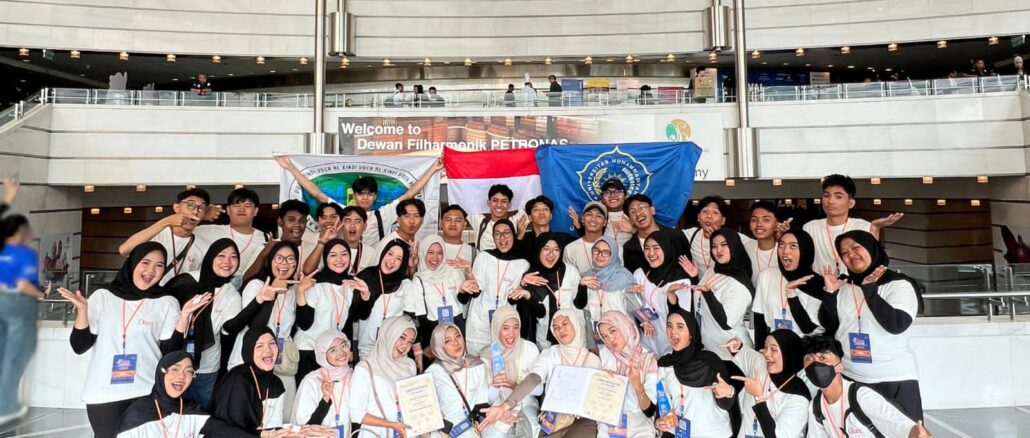 Debut Panggung Internasional, Paduan Suara UMS Raih Dua Gold Medal di Malaysia
