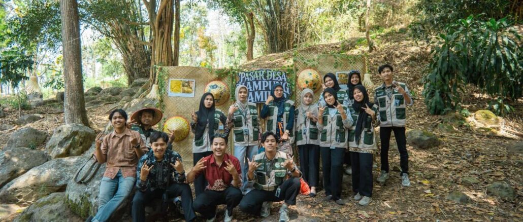 Mahasiswa Umsida Buka Pasar Desa Samiler, Hidupkan Potensi Ekonomi dan Budaya Lokal