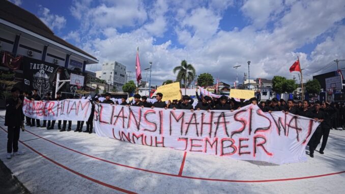 PKKPIMB 2026, Unmuh Jember Ajak Mahasiswa Baru Belajar Berdemokrasi lewat Simulasi Demo