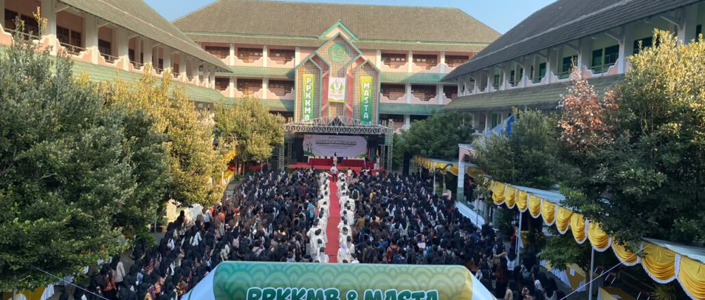 Tutup PPKKMB dan Masta 2026, Rektor UMPWR Ajak Mahasiswa Bertumbuh dan Berkarya
