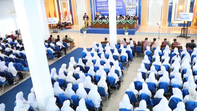 UIAD Sinjai Kukuhkan 305 Mahasiswa Baru, Tekankan Kebanggaan terhadap Almamater