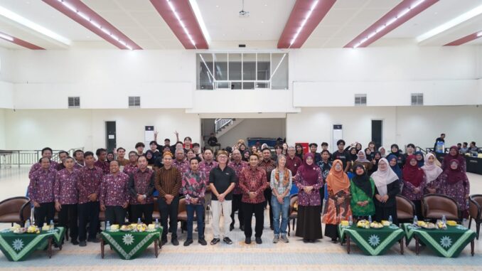 Umsura dan Singapore Polytechnic Kembangkan Inovasi untuk UMKM Pecel Semanggi dan Peternakan Ayam