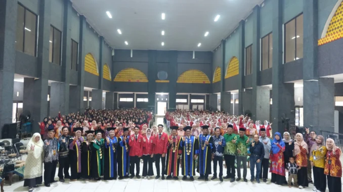 Universitas Muhammadiyah Sampit Kukuhkan 290 Mahasiswa Baru, Tekankan Budaya Akademik