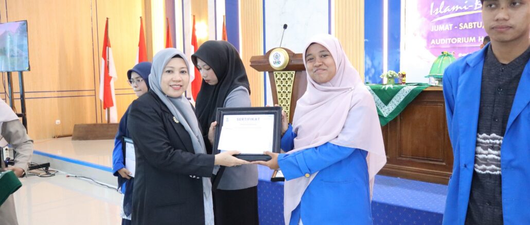 Mahasiswi UIAD Sinjai Juara I Provinsi Olimpiade Bahasa Inggris