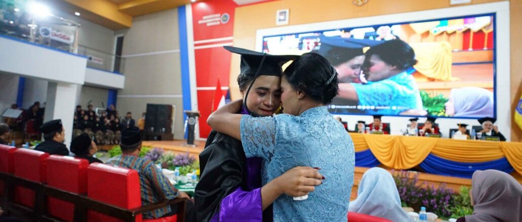 Wisudawan Katolik Penerima Beasiswa Penuh Lazismu, Lusia Temukan Arti Toleransi di Umsida