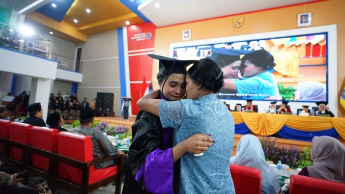 Wisudawan Katolik Penerima Beasiswa Penuh Lazismu, Lusia Temukan Arti Toleransi di Umsida